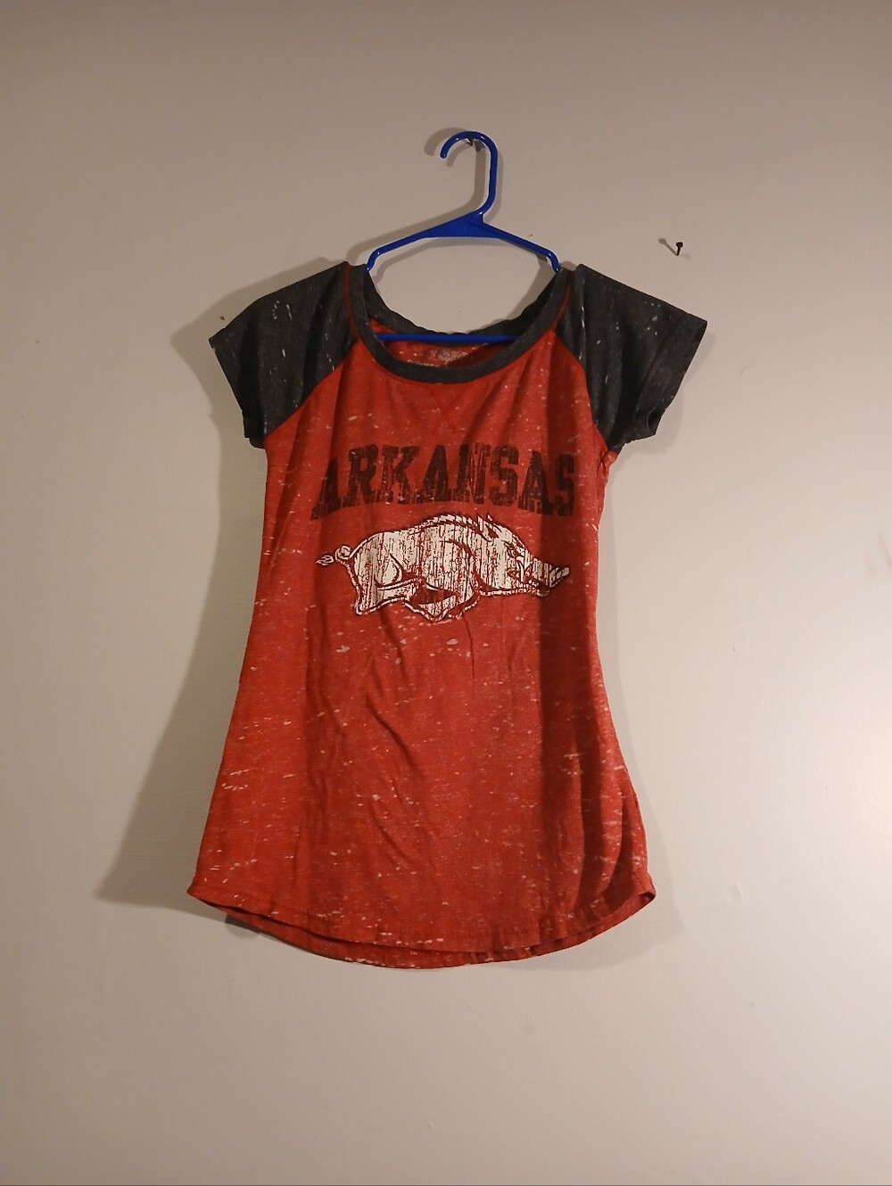 Arkansas Razorbacks Graphic Raglan Tee. Ladies Size Medium. - Picture 4 of 7